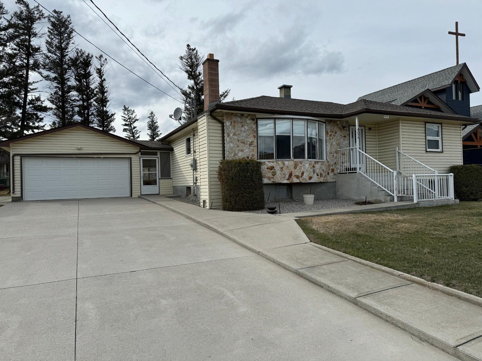 New property listed in Invermere